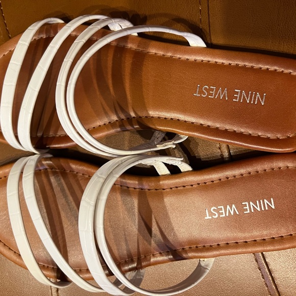 NINE WEST SANDALS Sz 8.5 White slip on slides.Gently loved like new cond… - Picture 2 of 6